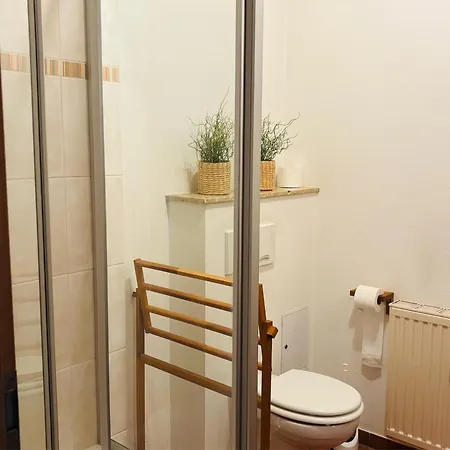Appartement Alter Gutshof Kromlau 2, Blick Auf Schloss, Naehe Rakotzbruecke, Hunde Willkommen