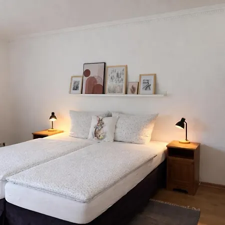 Appartement Alter Gutshof Kromlau 2, Blick Auf Schloss, Naehe Rakotzbruecke, Hunde Willkommen *